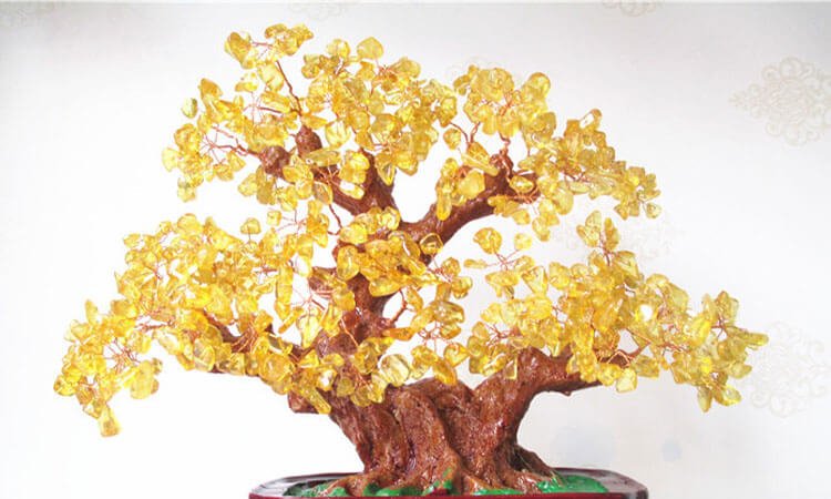 The symbolism of yellow crystal